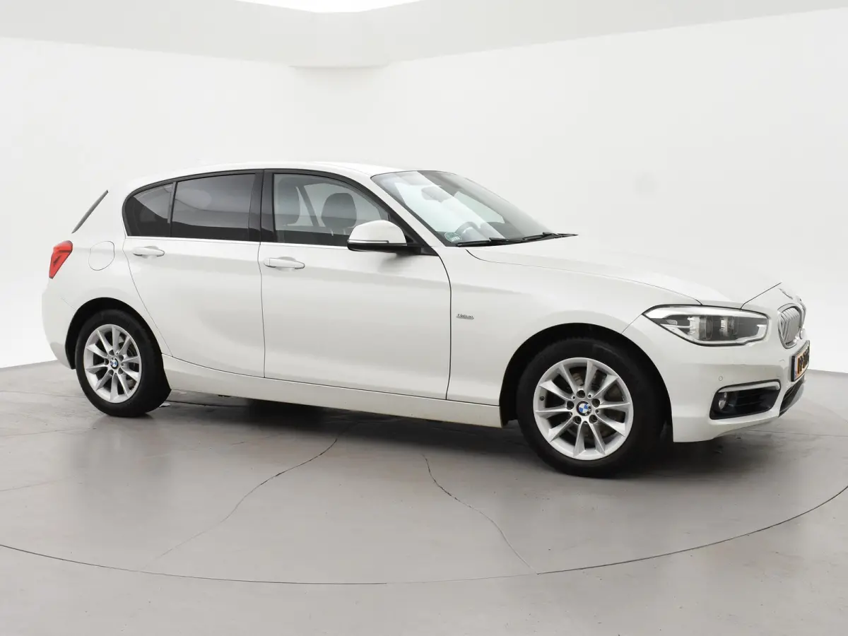 120i 184 PK H.E. LUXURY AUT. + DRAADLOZE CARPLAY | LEDER | STOELVERW. | AFN. TREKHAAK