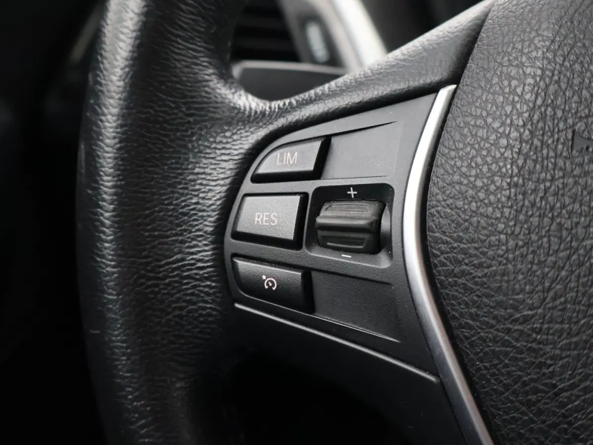 120i 184 PK H.E. LUXURY AUT. + DRAADLOZE CARPLAY | LEDER | STOELVERW. | AFN. TREKHAAK