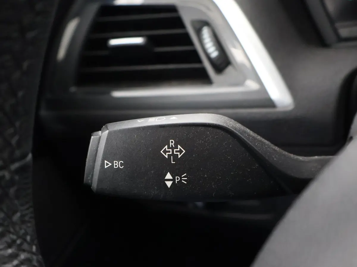 120i 184 PK H.E. LUXURY AUT. + DRAADLOZE CARPLAY | LEDER | STOELVERW. | AFN. TREKHAAK