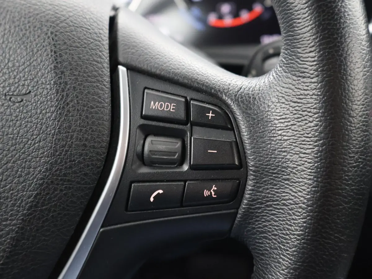 120i 184 PK H.E. LUXURY AUT. + DRAADLOZE CARPLAY | LEDER | STOELVERW. | AFN. TREKHAAK