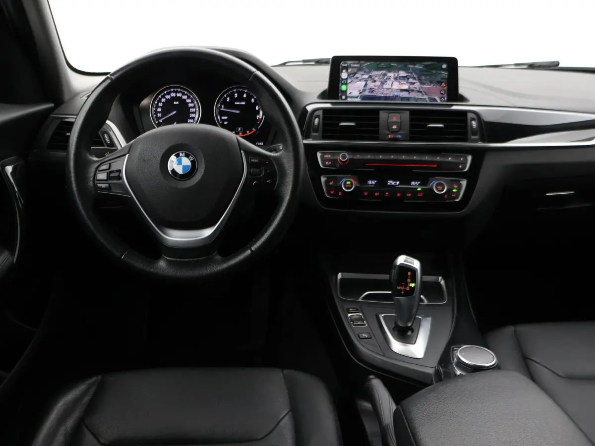 120i 184 PK H.E. LUXURY AUT. + DRAADLOZE CARPLAY | LEDER | STOELVERW. | AFN. TREKHAAK