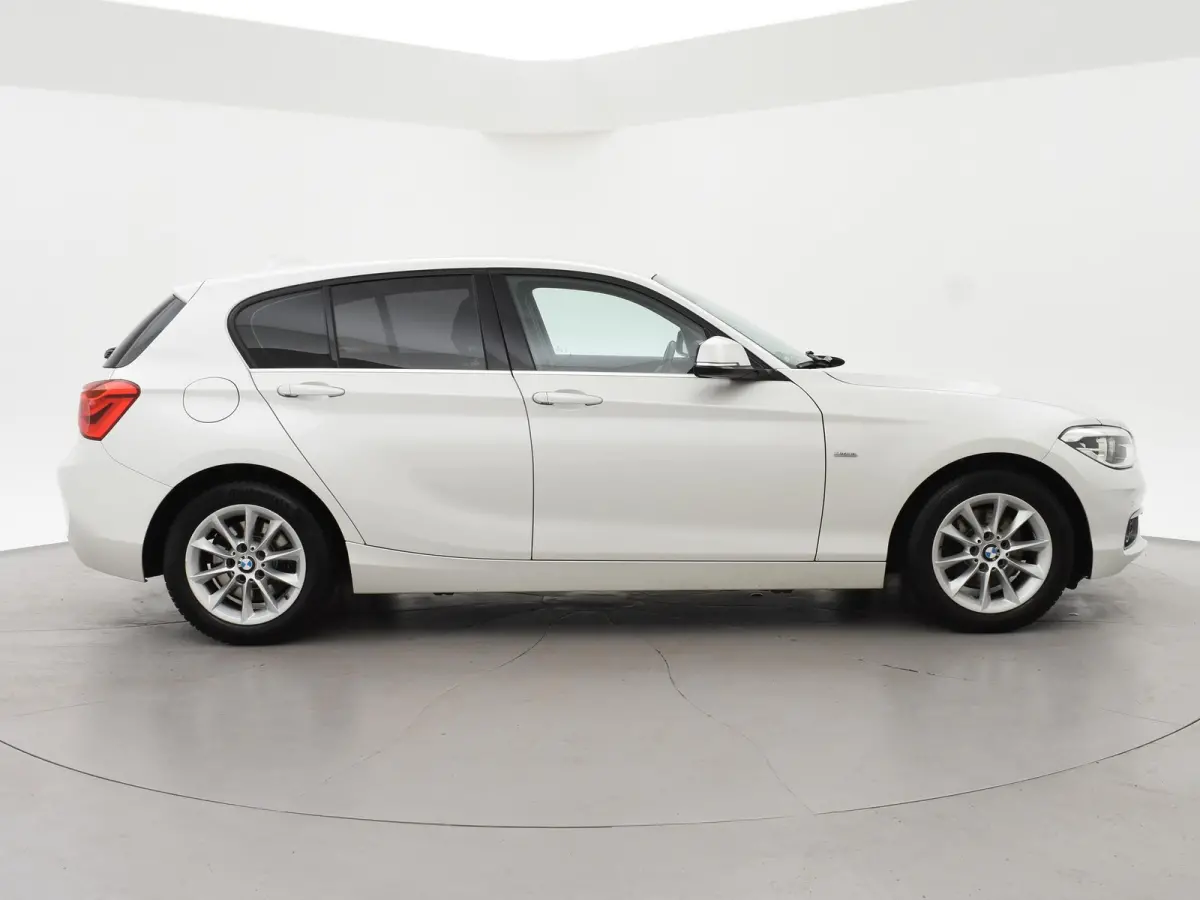 120i 184 PK H.E. LUXURY AUT. + DRAADLOZE CARPLAY | LEDER | STOELVERW. | AFN. TREKHAAK