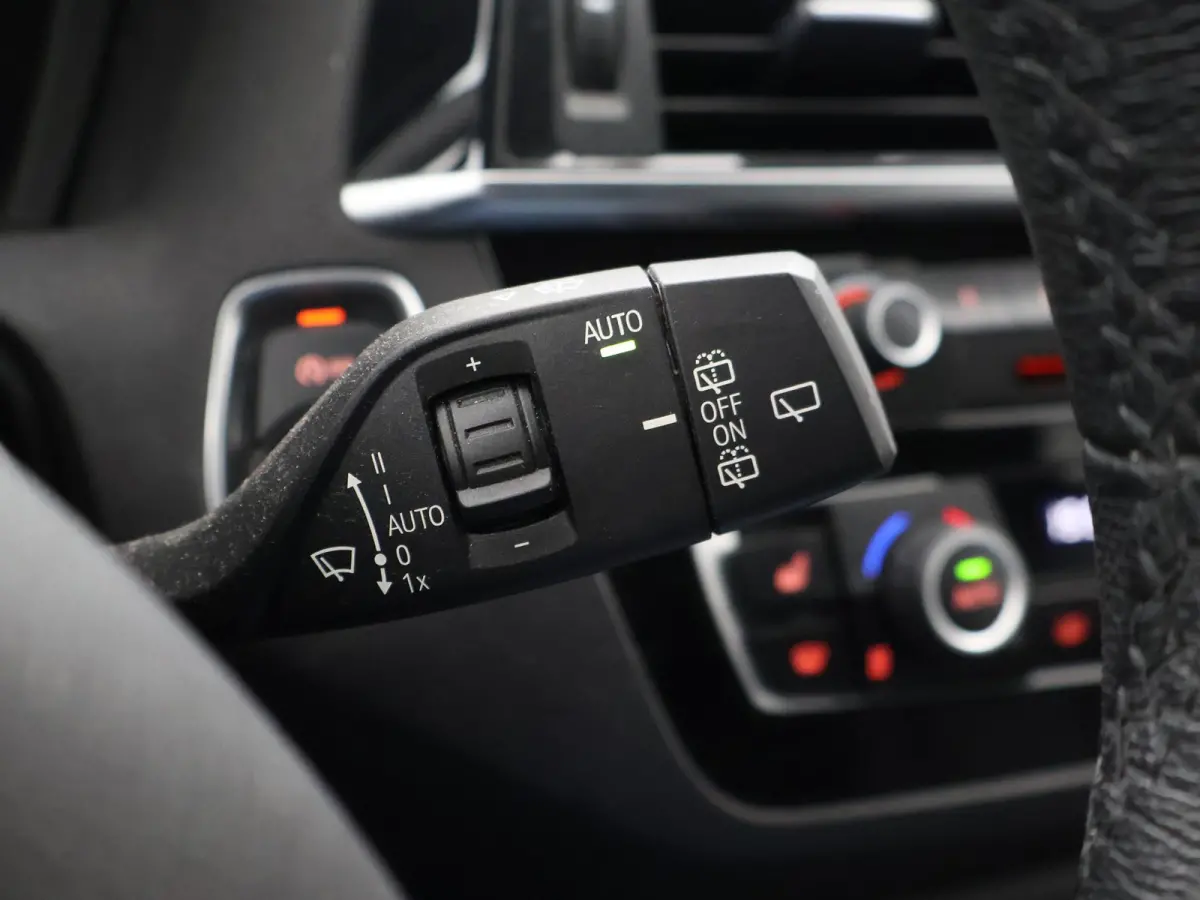 120i 184 PK H.E. LUXURY AUT. + DRAADLOZE CARPLAY | LEDER | STOELVERW. | AFN. TREKHAAK