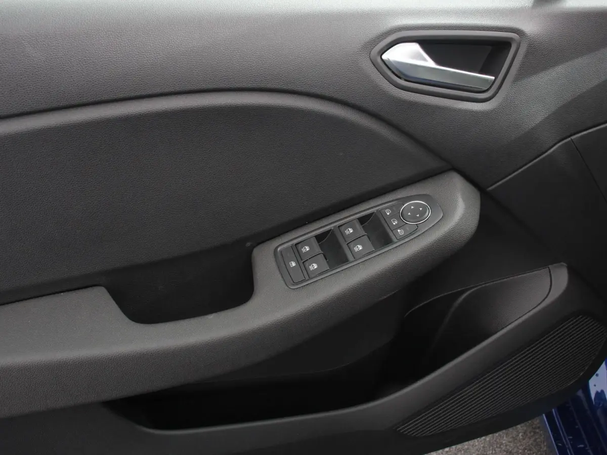 1.6 HEV Automaat Intense DEMO ! Navigatie Apple Carplay Android Auto Camera Climate Control Cruise Control Lichtmetalen velgen Extra Getint Glas Digitale Cockpit