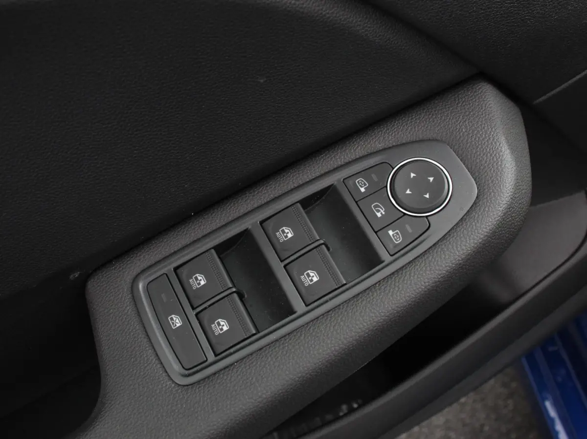 1.6 HEV Automaat Intense DEMO ! Navigatie Apple Carplay Android Auto Camera Climate Control Cruise Control Lichtmetalen velgen Extra Getint Glas Digitale Cockpit
