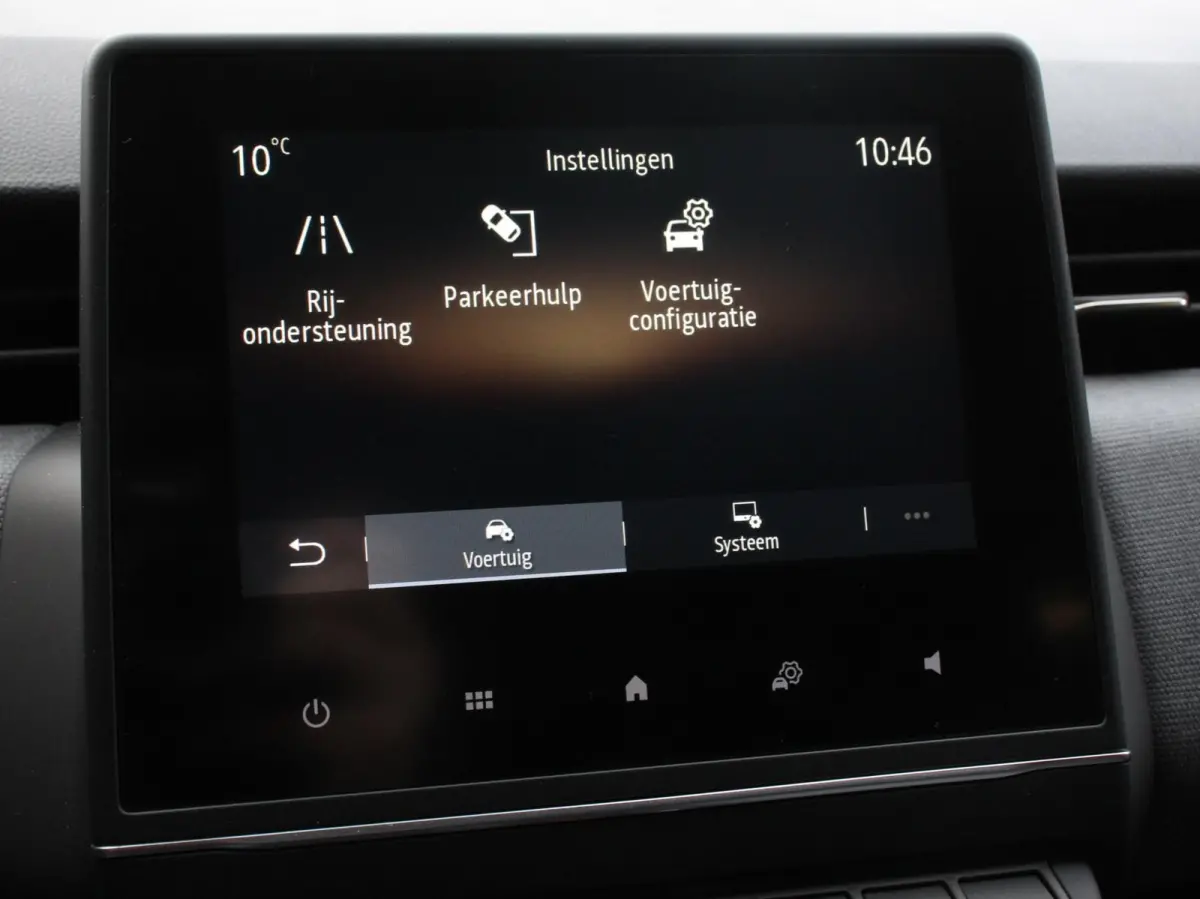 1.6 HEV Automaat Intense DEMO ! Navigatie Apple Carplay Android Auto Camera Climate Control Cruise Control Lichtmetalen velgen Extra Getint Glas Digitale Cockpit