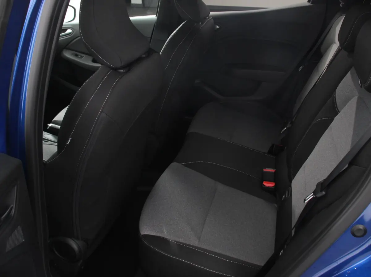 1.6 HEV Automaat Intense DEMO ! Navigatie Apple Carplay Android Auto Camera Climate Control Cruise Control Lichtmetalen velgen Extra Getint Glas Digitale Cockpit