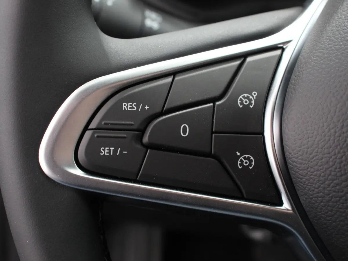1.6 HEV Automaat Intense DEMO ! Navigatie Apple Carplay Android Auto Camera Climate Control Cruise Control Lichtmetalen velgen Extra Getint Glas Digitale Cockpit