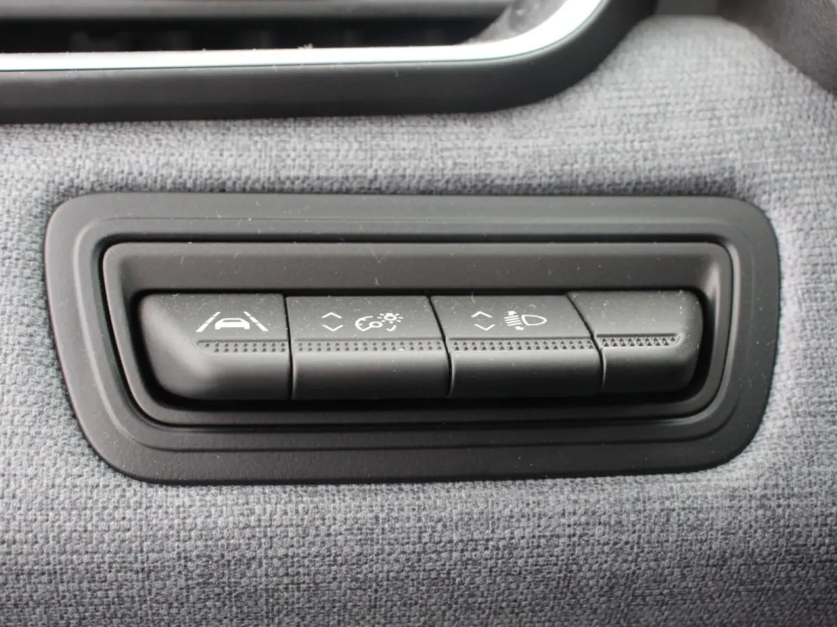 1.6 HEV Automaat Intense DEMO ! Navigatie Apple Carplay Android Auto Camera Climate Control Cruise Control Lichtmetalen velgen Extra Getint Glas Digitale Cockpit