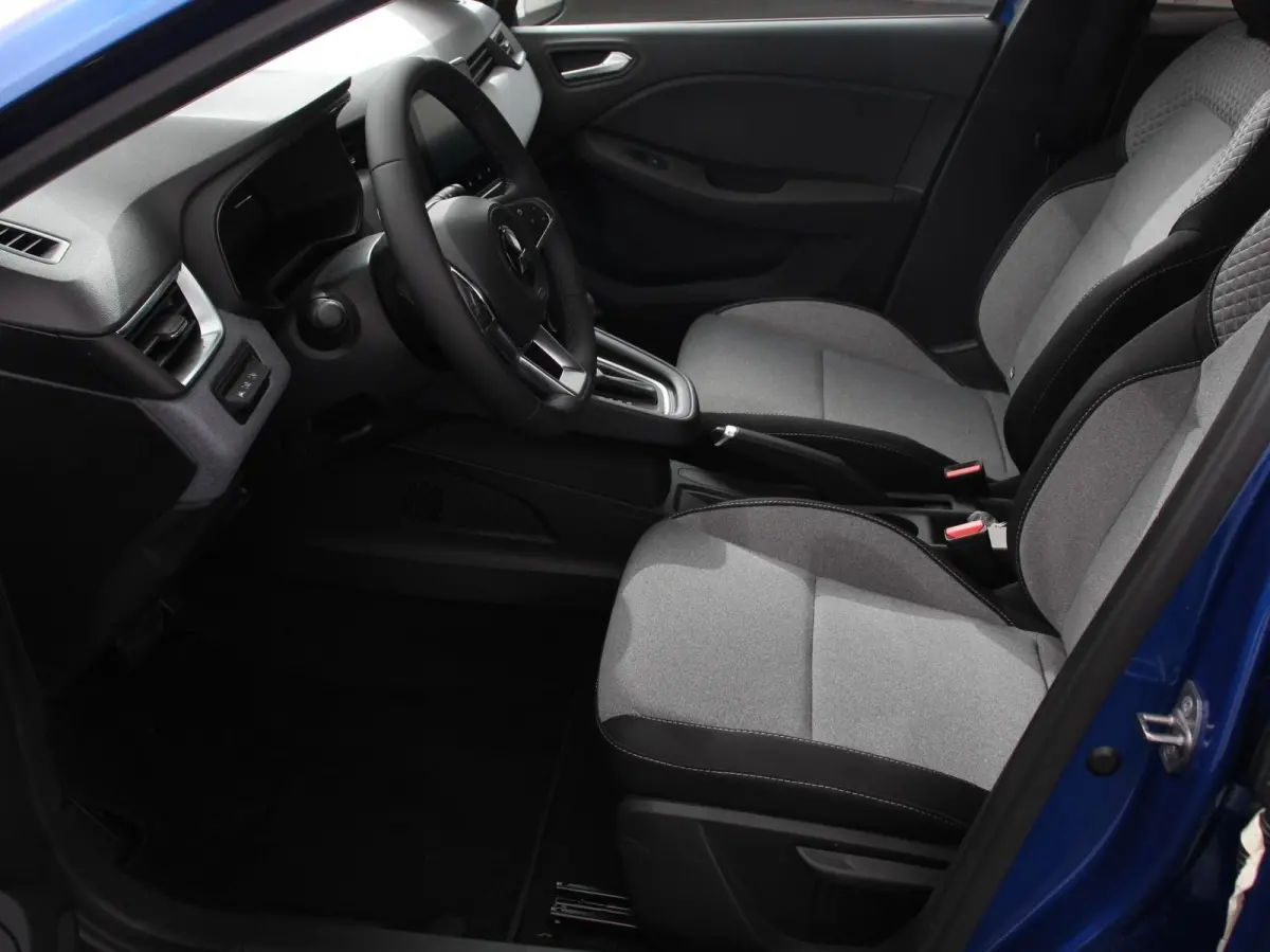 1.6 HEV Automaat Intense DEMO ! Navigatie Apple Carplay Android Auto Camera Climate Control Cruise Control Lichtmetalen velgen Extra Getint Glas Digitale Cockpit