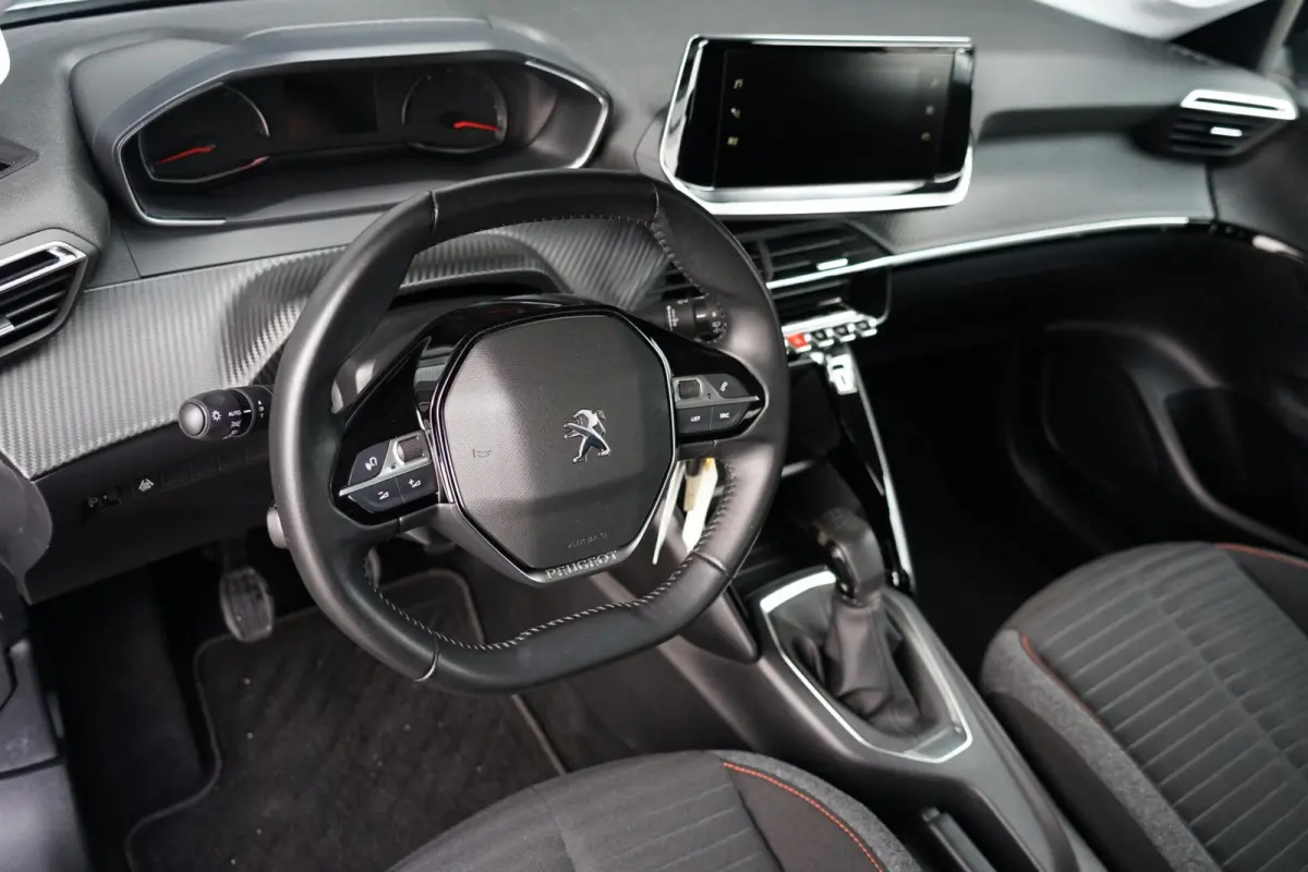 1.2 PureTech Active Pack, NL, PDC, CarPlay, LED, L.M.