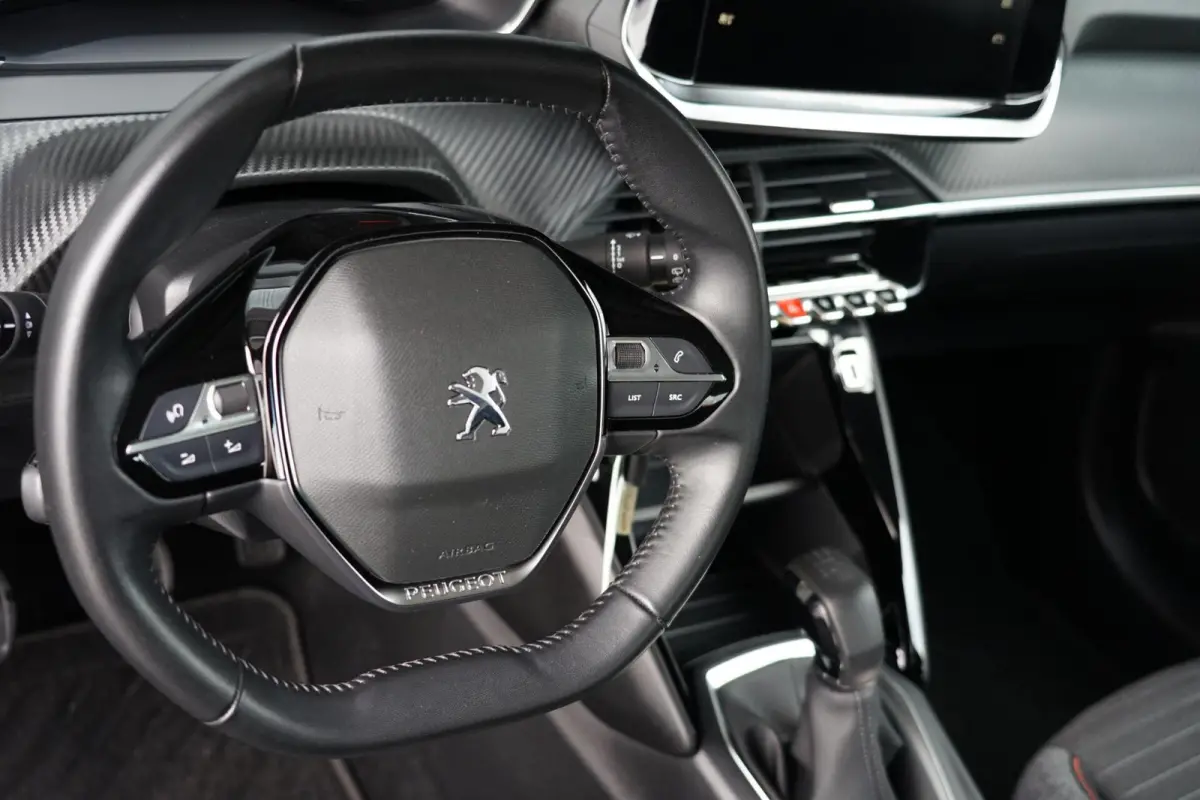 1.2 PureTech Active Pack, NL, PDC, CarPlay, LED, L.M.