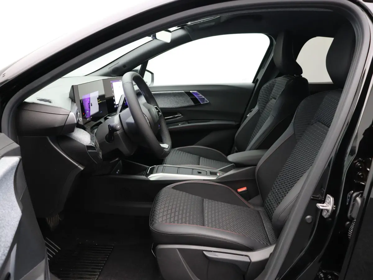 Hybrid 160pk techno | Vijf jaar garantie | Stoelverwarming | 18" lichtmetalen velgen |  360 graden camera |