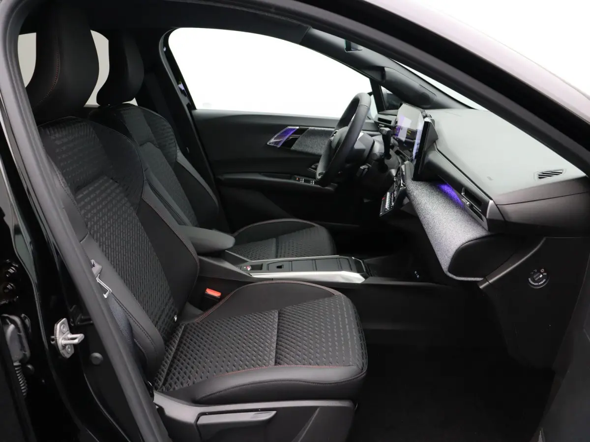 Hybrid 160pk techno | Vijf jaar garantie | Stoelverwarming | 18" lichtmetalen velgen |  360 graden camera |