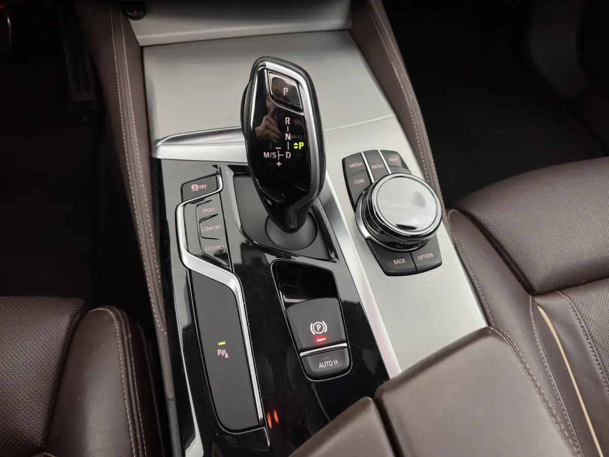 M550d xDrive M-Sport-Styling High Executive Aut. *PANO | LEATHER | LASER-LED | BLINDSPOT | MEMORY-PACK | HARMAN/KARDON |  DIGI-COCKPIT | AMBIENTLIGHT | SHIFTPADDLES | HEAD-UP | ADAPTIVE-CRUI