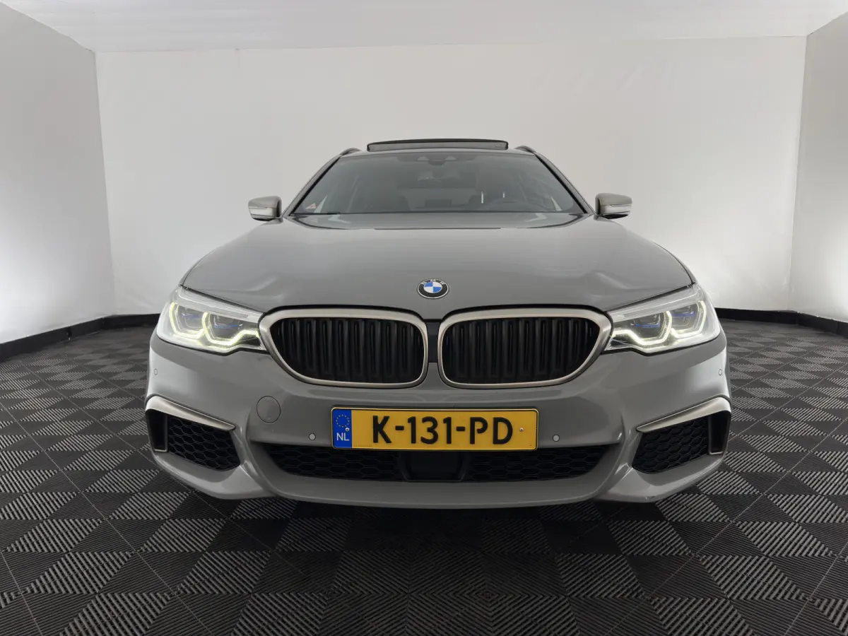 M550d xDrive M-Sport-Styling High Executive Aut. *PANO | LEATHER | LASER-LED | BLINDSPOT | MEMORY-PACK | HARMAN/KARDON |  DIGI-COCKPIT | AMBIENTLIGHT | SHIFTPADDLES | HEAD-UP | ADAPTIVE-CRUI