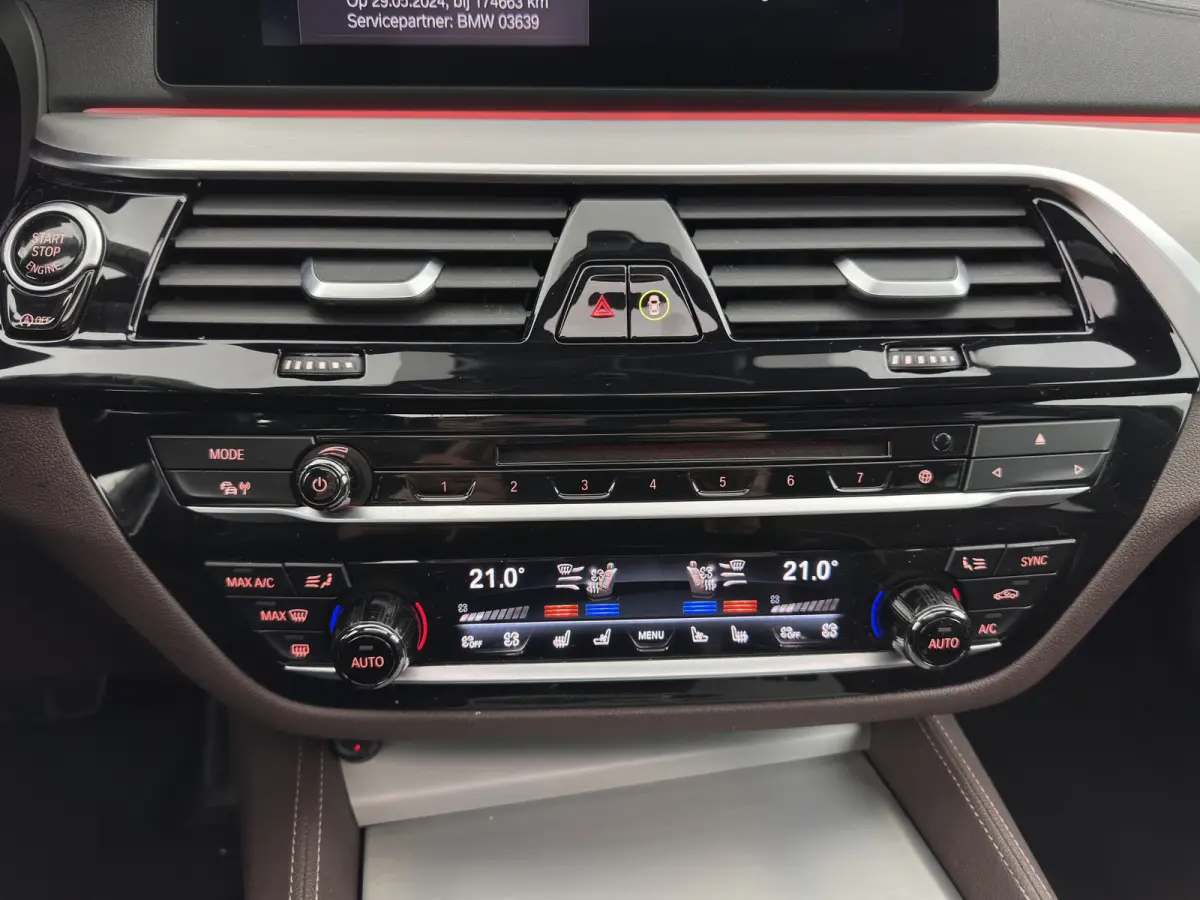 M550d xDrive M-Sport-Styling High Executive Aut. *PANO | LEATHER | LASER-LED | BLINDSPOT | MEMORY-PACK | HARMAN/KARDON |  DIGI-COCKPIT | AMBIENTLIGHT | SHIFTPADDLES | HEAD-UP | ADAPTIVE-CRUI