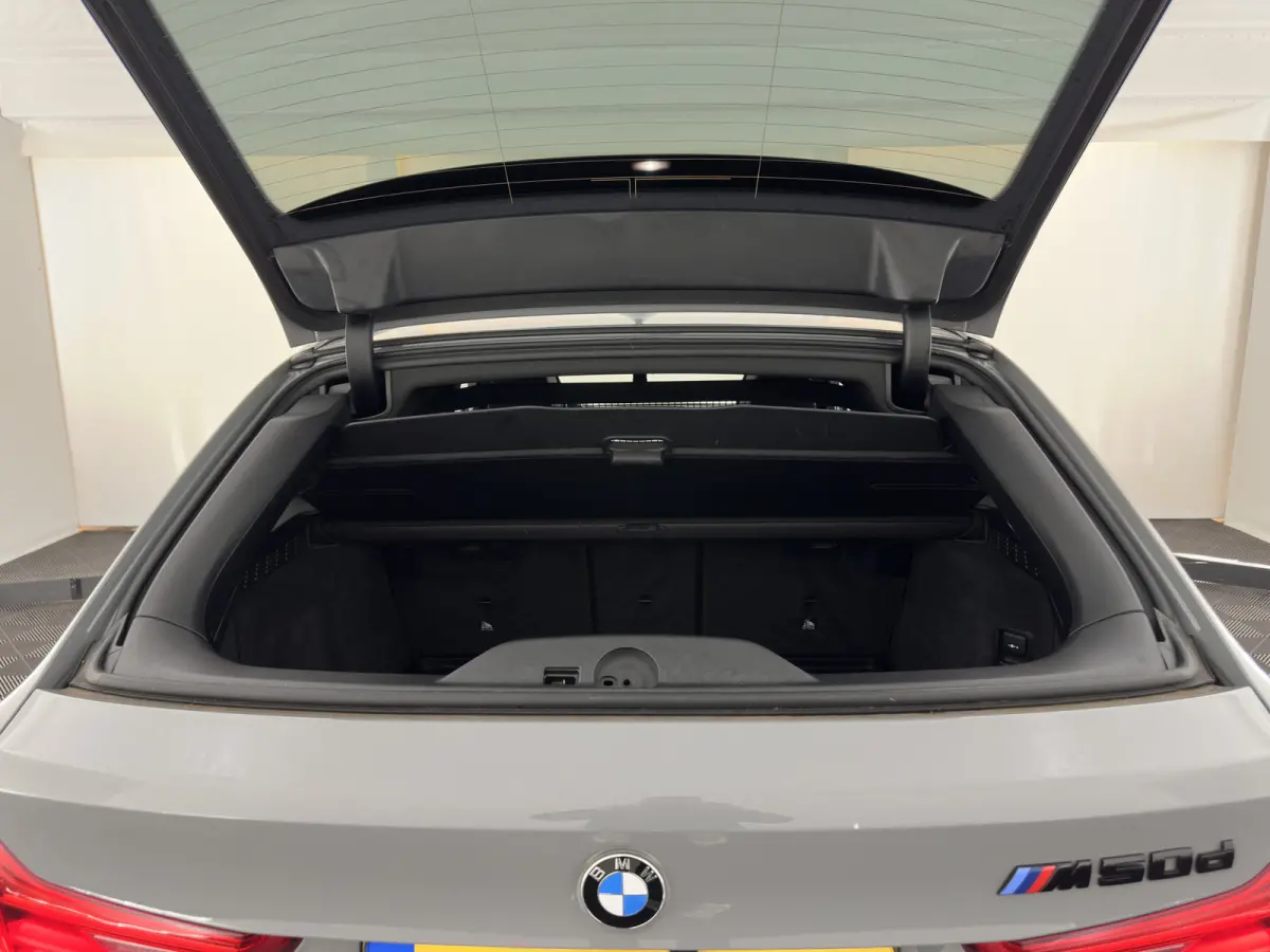 M550d xDrive M-Sport-Styling High Executive Aut. *PANO | LEATHER | LASER-LED | BLINDSPOT | MEMORY-PACK | HARMAN/KARDON |  DIGI-COCKPIT | AMBIENTLIGHT | SHIFTPADDLES | HEAD-UP | ADAPTIVE-CRUI