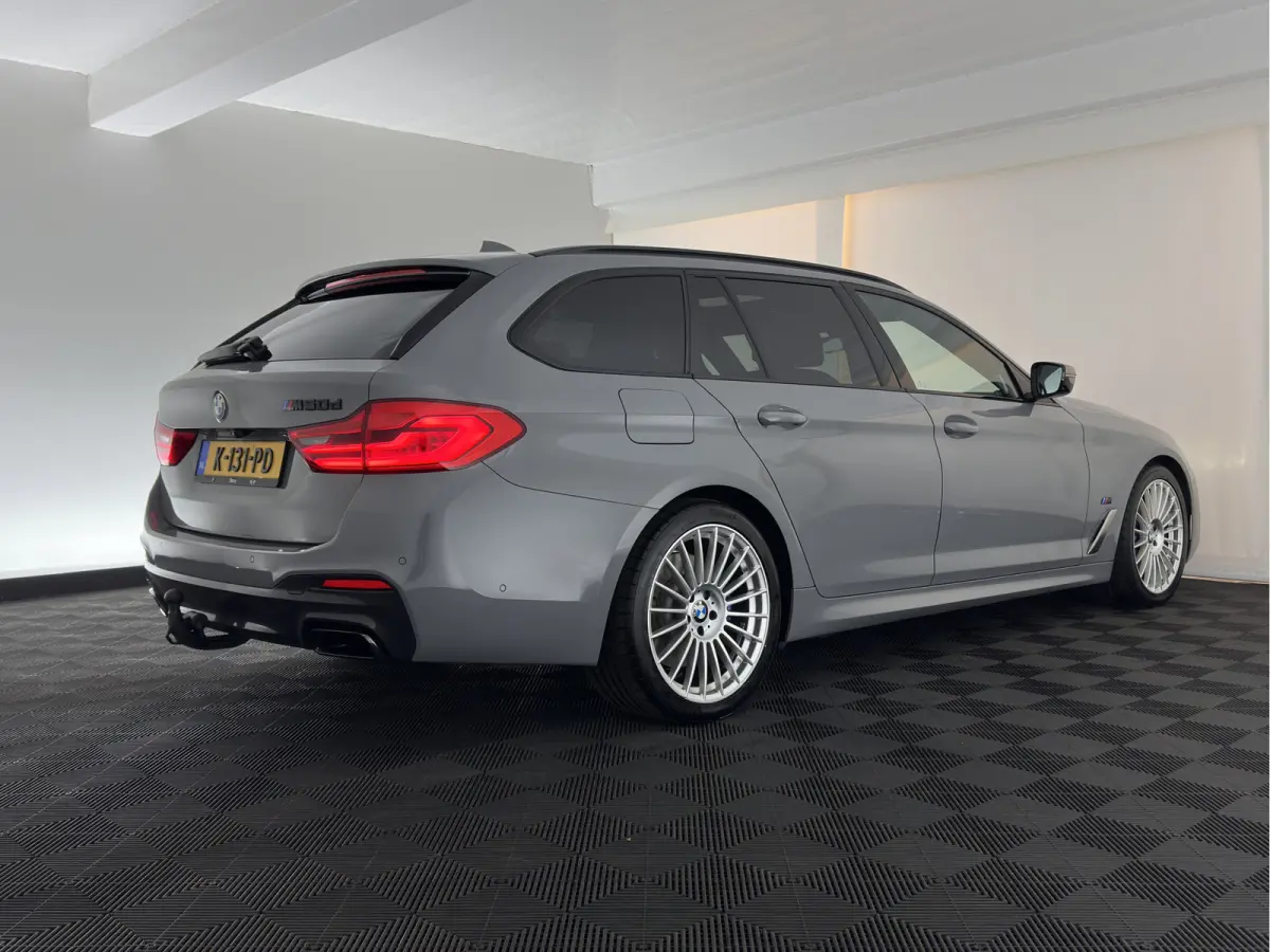 M550d xDrive M-Sport-Styling High Executive Aut. *PANO | LEATHER | LASER-LED | BLINDSPOT | MEMORY-PACK | HARMAN/KARDON |  DIGI-COCKPIT | AMBIENTLIGHT | SHIFTPADDLES | HEAD-UP | ADAPTIVE-CRUI