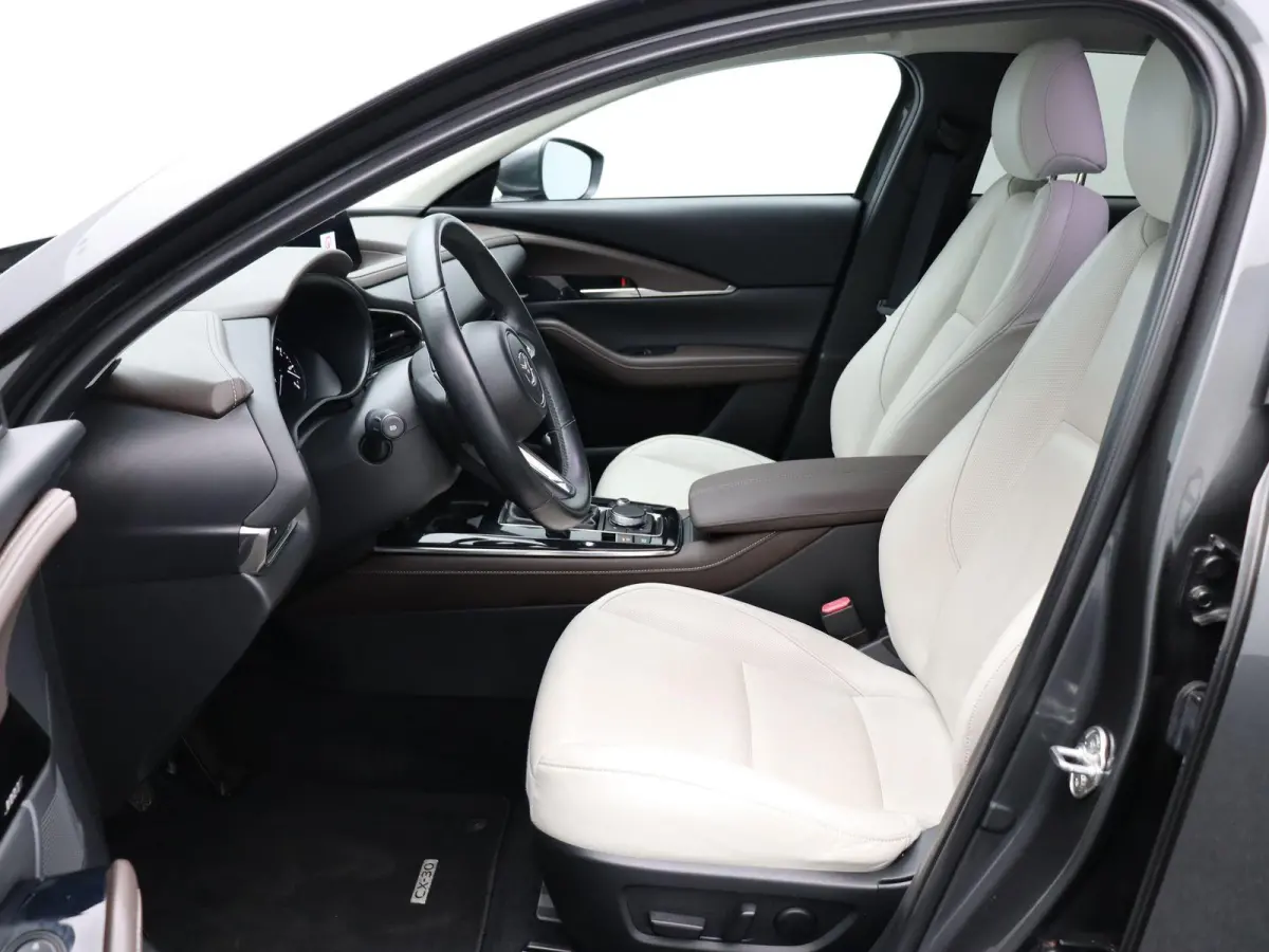 2.0 e-SkyActiv-X M Hybrid Luxury | Trekhaak | Head-up display | elektrische verstelbare stoelen | Stoel-stuurverwarming