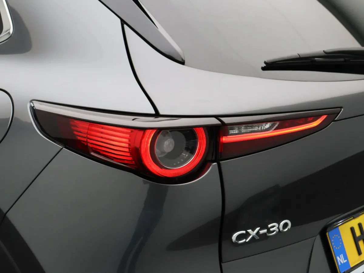 2.0 e-SkyActiv-X M Hybrid Luxury | Trekhaak | Head-up display | elektrische verstelbare stoelen | Stoel-stuurverwarming