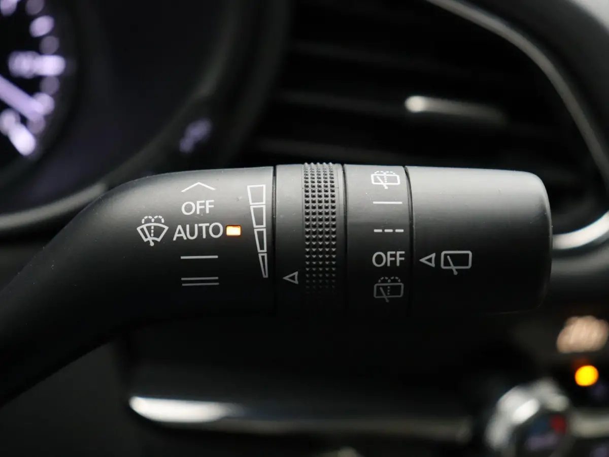 2.0 e-SkyActiv-X M Hybrid Luxury | Trekhaak | Head-up display | elektrische verstelbare stoelen | Stoel-stuurverwarming