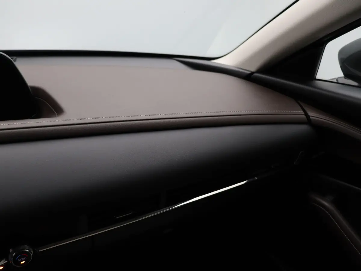 2.0 e-SkyActiv-X M Hybrid Luxury | Trekhaak | Head-up display | elektrische verstelbare stoelen | Stoel-stuurverwarming