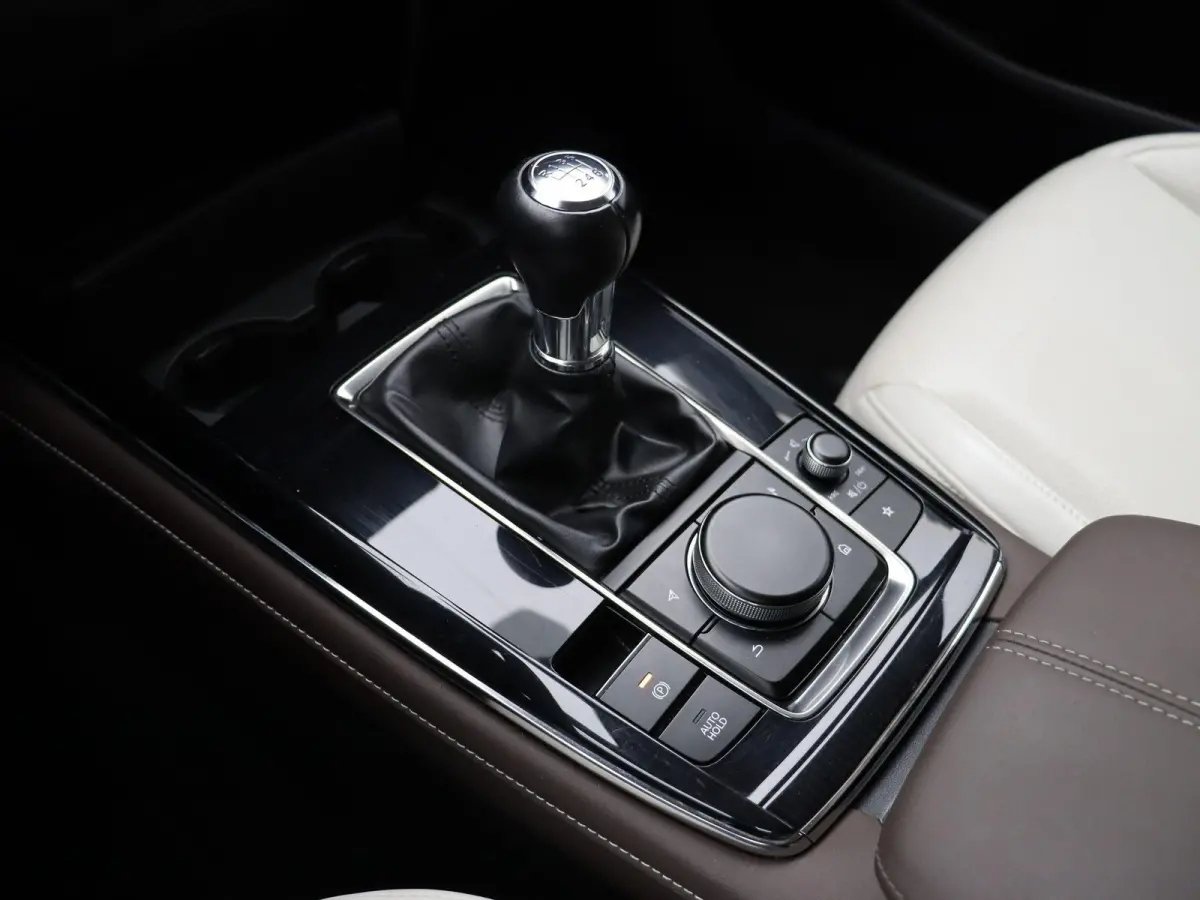 2.0 e-SkyActiv-X M Hybrid Luxury | Trekhaak | Head-up display | elektrische verstelbare stoelen | Stoel-stuurverwarming