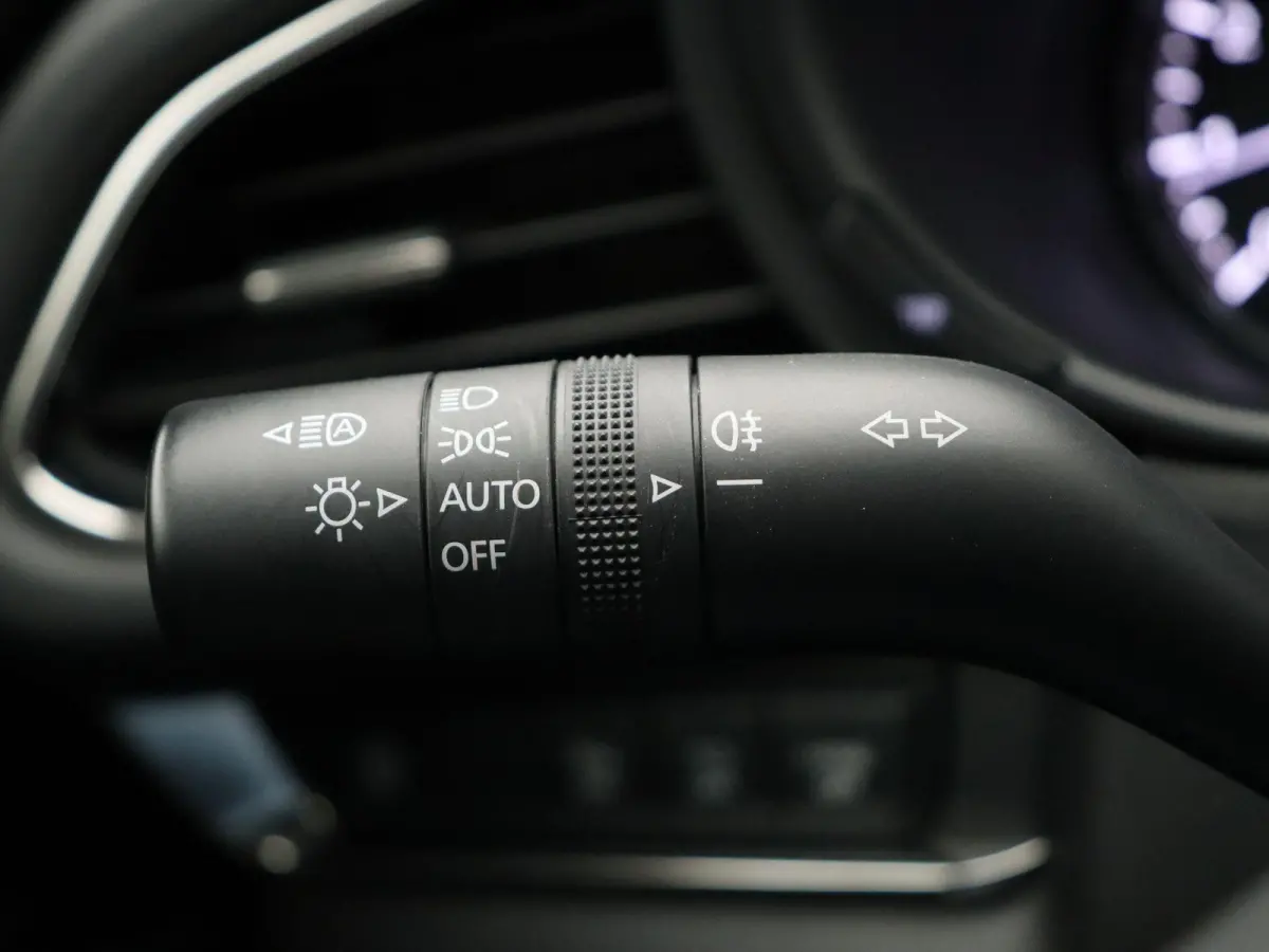2.0 e-SkyActiv-X M Hybrid Luxury | Trekhaak | Head-up display | elektrische verstelbare stoelen | Stoel-stuurverwarming