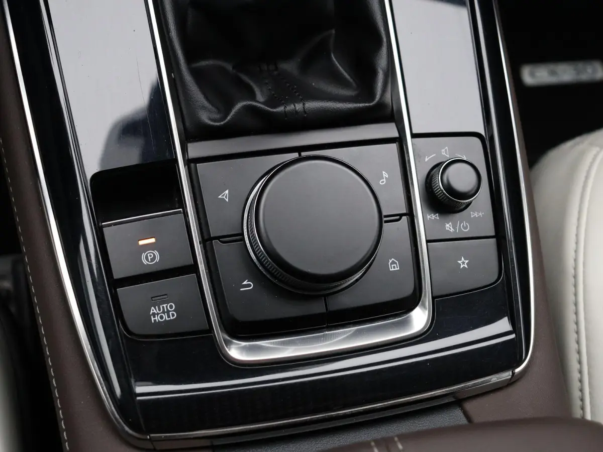 2.0 e-SkyActiv-X M Hybrid Luxury | Trekhaak | Head-up display | elektrische verstelbare stoelen | Stoel-stuurverwarming