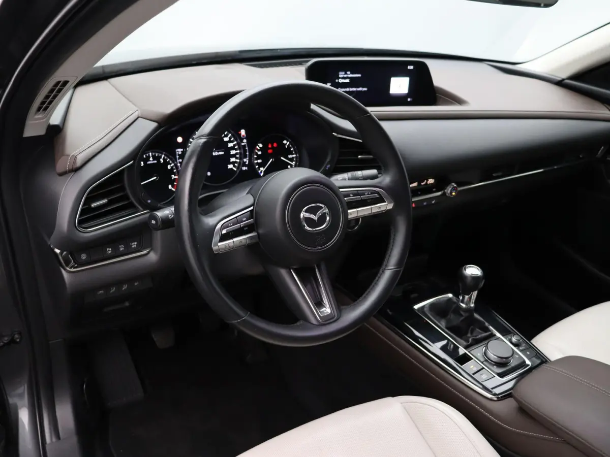 2.0 e-SkyActiv-X M Hybrid Luxury | Trekhaak | Head-up display | elektrische verstelbare stoelen | Stoel-stuurverwarming