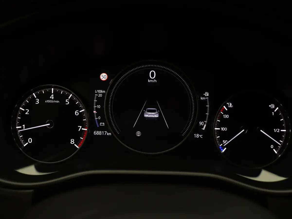 2.0 e-SkyActiv-X M Hybrid Luxury | Trekhaak | Head-up display | elektrische verstelbare stoelen | Stoel-stuurverwarming