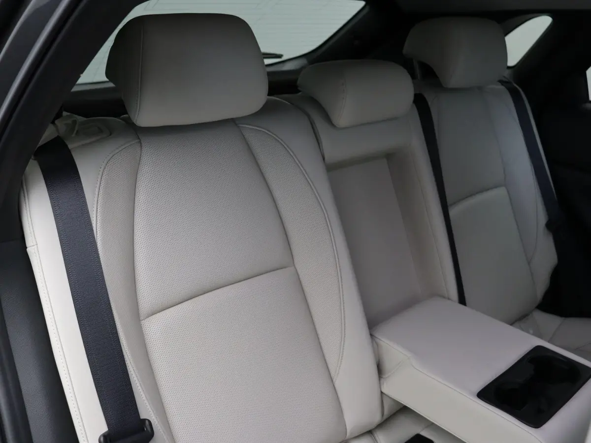 2.0 e-SkyActiv-X M Hybrid Luxury | Trekhaak | Head-up display | elektrische verstelbare stoelen | Stoel-stuurverwarming