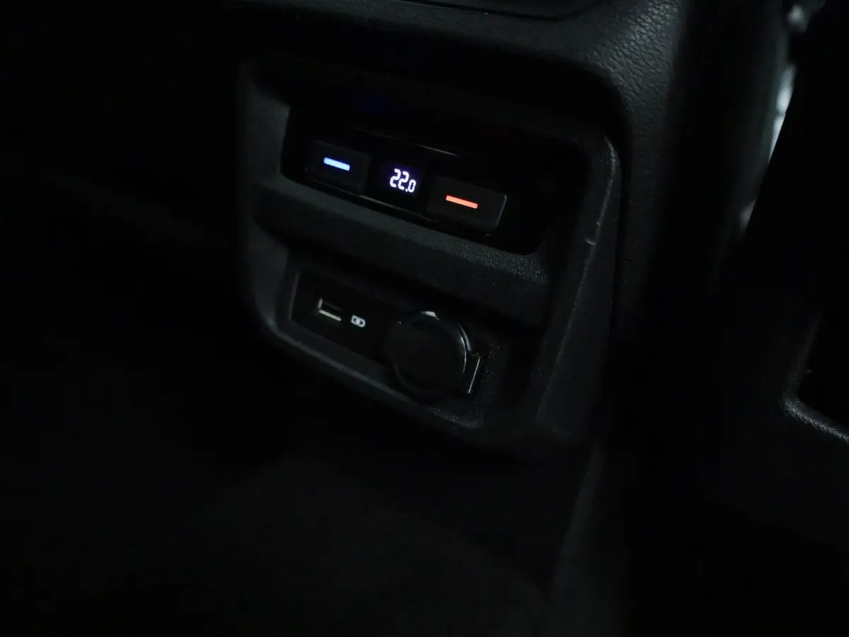 1.5 TSI ACT Highline Business R | 150 PK | Automaat | Automatische Airco | Navigatie | Parkeercamera | Parkeersensoren | Stoelverwarming