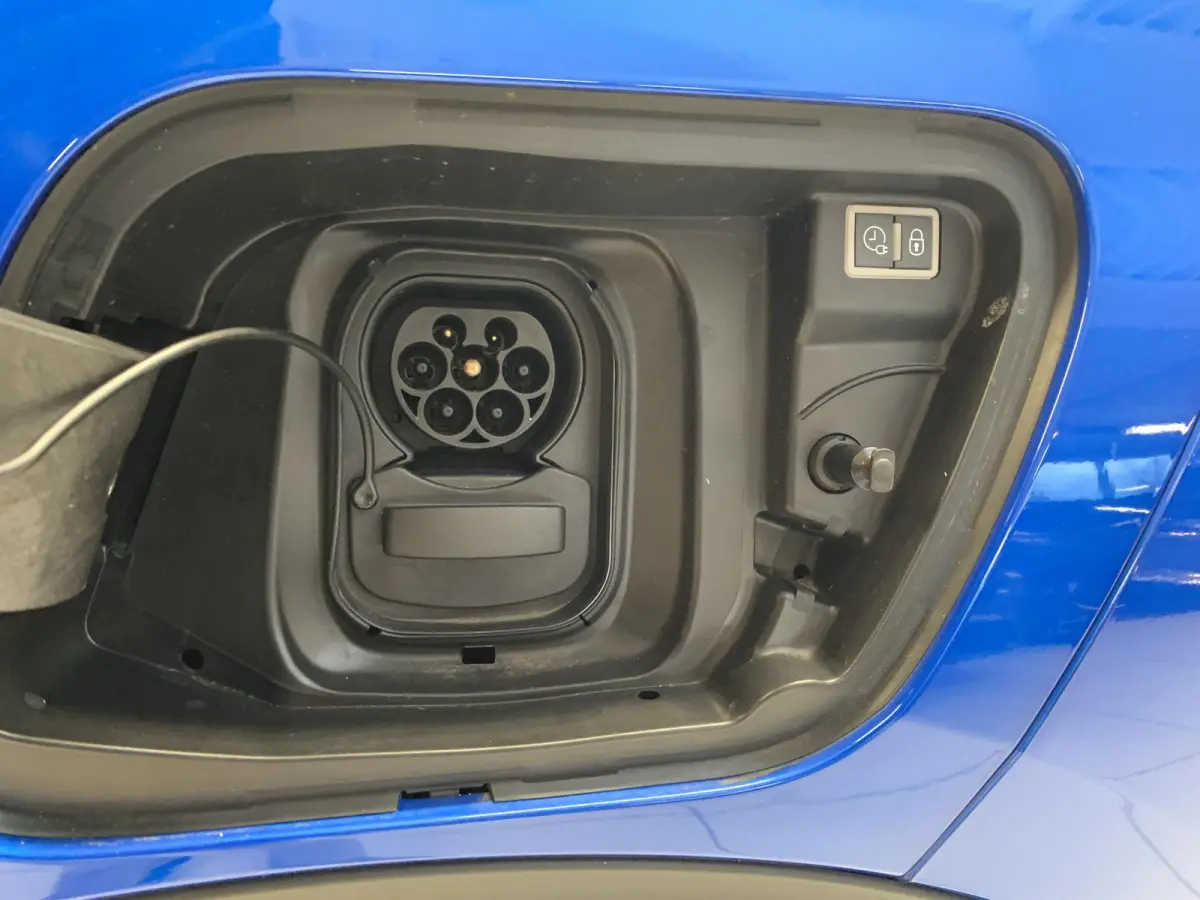 EV GT 50kWh 136pk 3-FASE SOH 99,8% | Alcantara | Navigatie | Elektrisch verstelbaar bestuurdersstoel | Stoelverwarming | Warmtepomp | Achteruitrijcamera | Keyless Entry |