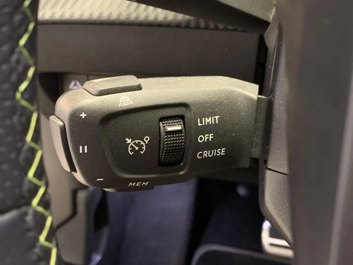 EV GT 50kWh 136pk 3-FASE SOH 99,8% | Alcantara | Navigatie | Elektrisch verstelbaar bestuurdersstoel | Stoelverwarming | Warmtepomp | Achteruitrijcamera | Keyless Entry |