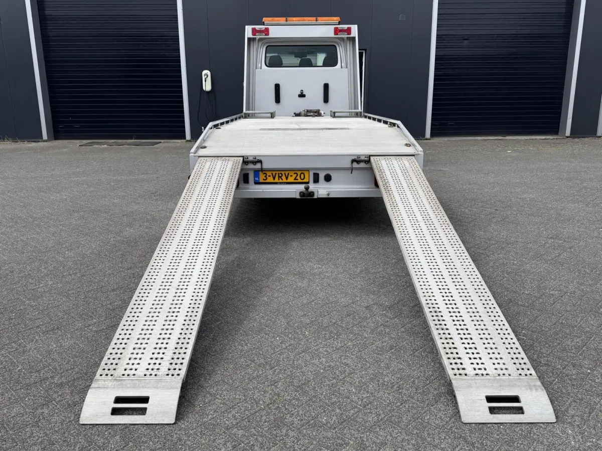 519 V6 Automaat oprijwagen NAP V Hooff 519 3.0 CDI 432