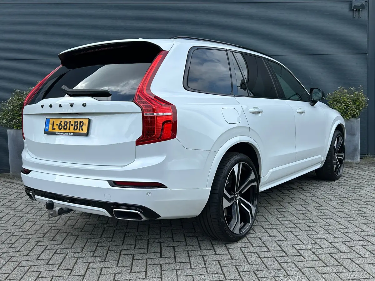 2.0 T8 Recharge AWD R-Design | Luchtvering | Trekhaak | SoH 88% | 22'' | 360 camera | HU-Display | Pano | Harman/Kardon |