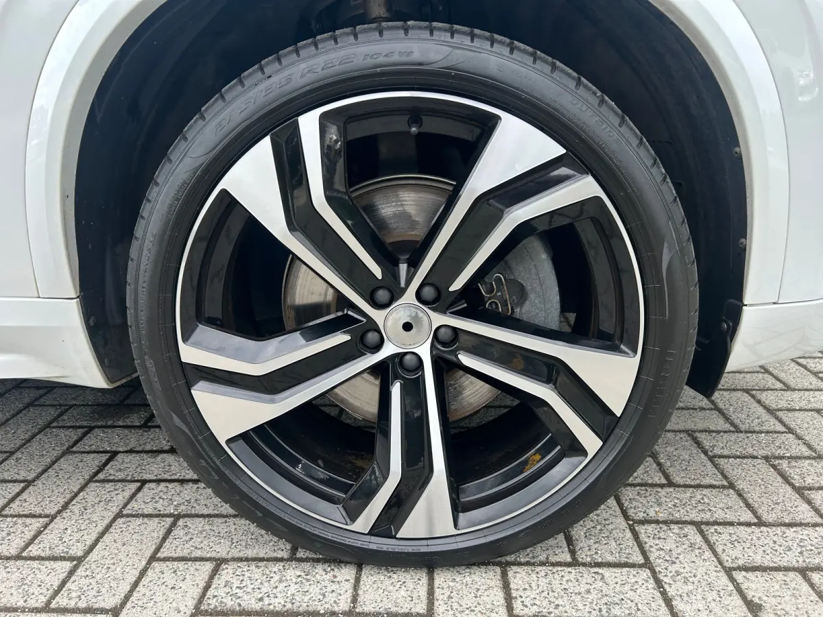 2.0 T8 Recharge AWD R-Design | Luchtvering | Trekhaak | SoH 88% | 22'' | 360 camera | HU-Display | Pano | Harman/Kardon |