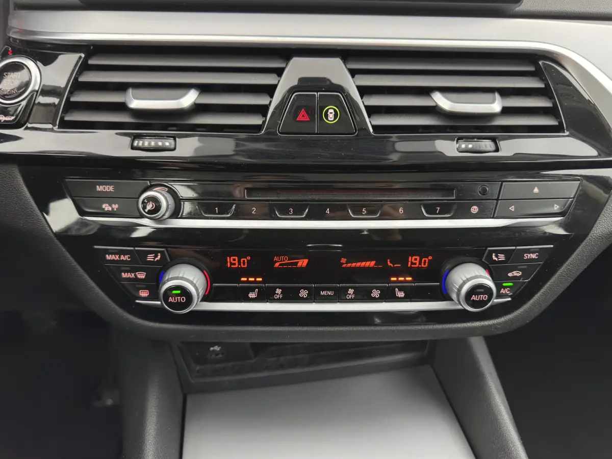 520d High Executive *LEATHER | FULL-LED | MEMORY-PACK | HEATED-COMFORTSEATS | NAVI-FULLMAP | ECC | PDC | CRUISE | KEYLESS | TOWBAR |  20''ALU*