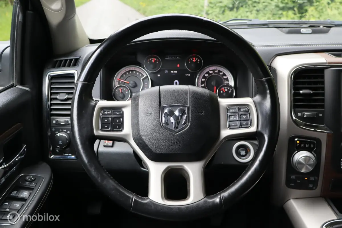 1500 5.7 V8 Crew Cab 5'7 Laramie | VOL OPTIES! |
