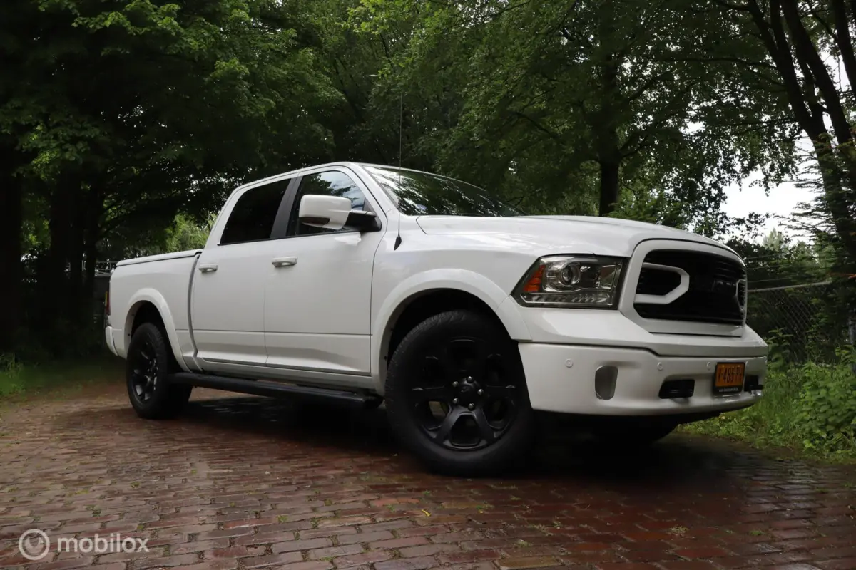 1500 5.7 V8 Crew Cab 5'7 Laramie | VOL OPTIES! |
