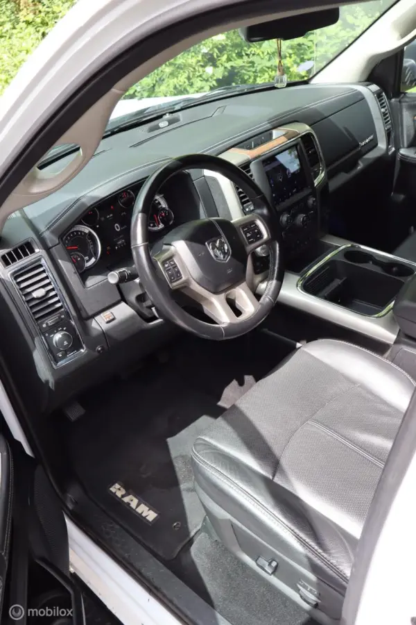 1500 5.7 V8 Crew Cab 5'7 Laramie | VOL OPTIES! |