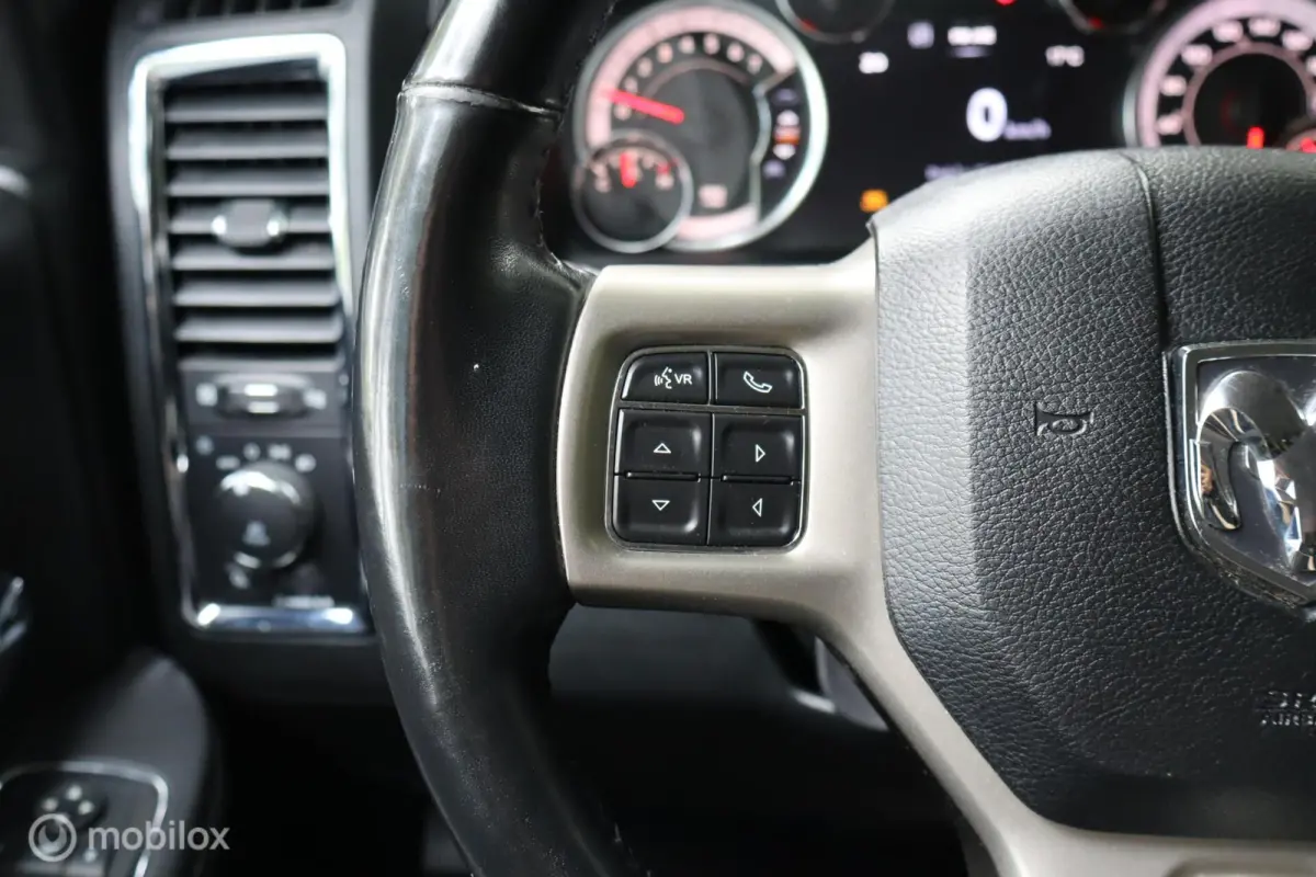 1500 5.7 V8 Crew Cab 5'7 Laramie | VOL OPTIES! |