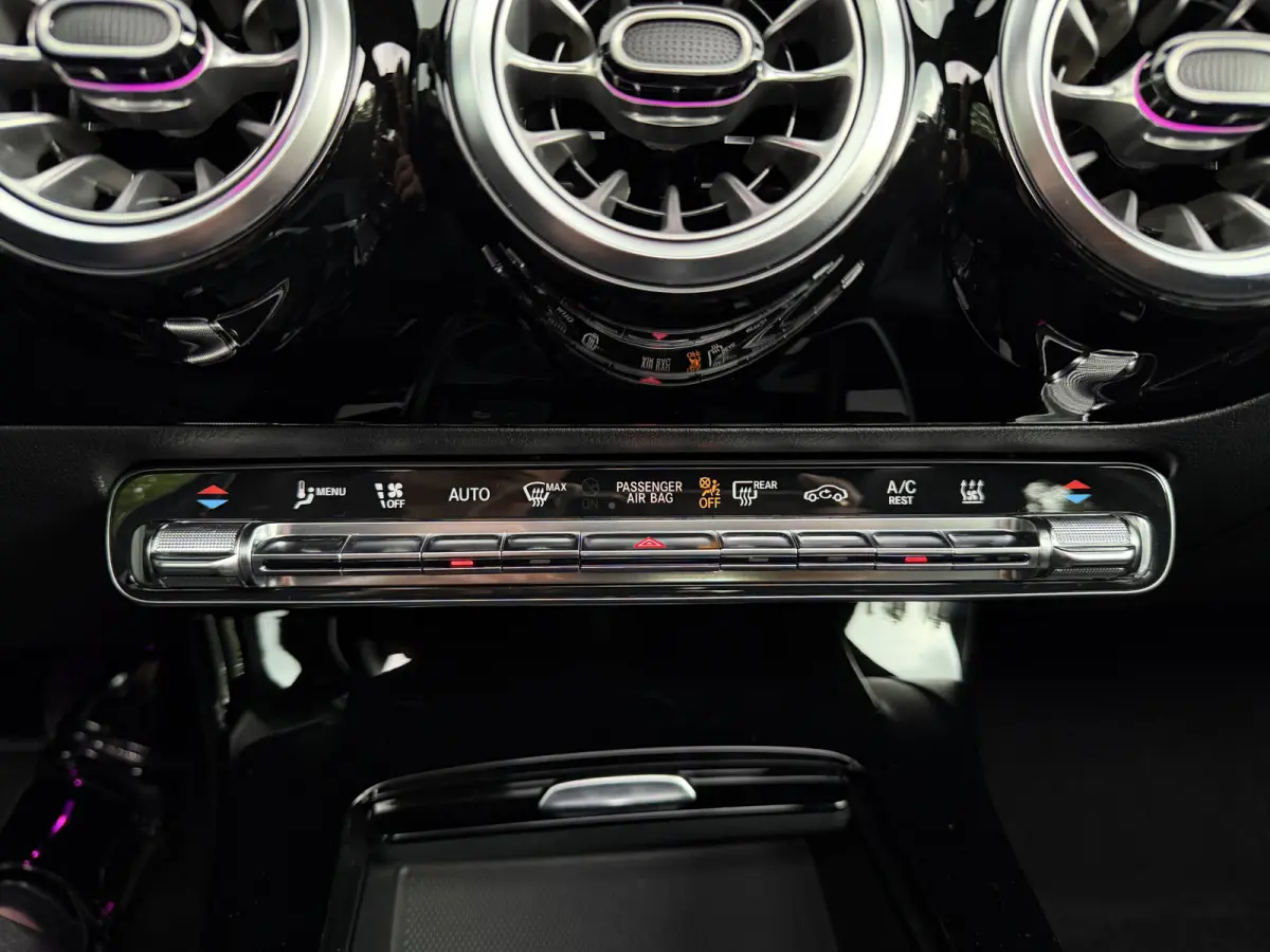 250 e Plug In Hybrid Business Solution Luxury / Keyless / Trekhaak (1.600KG) / Panodak / Camera / Elek. Stoelen /
