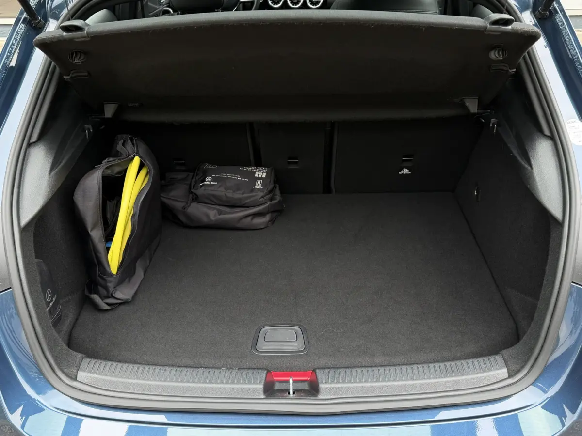 250 e Plug In Hybrid Business Solution Luxury / Keyless / Trekhaak (1.600KG) / Panodak / Camera / Elek. Stoelen /