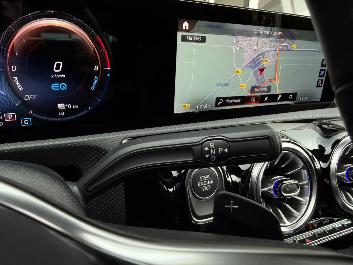 250 e Plug In Hybrid Business Solution Luxury / Keyless / Trekhaak (1.600KG) / Panodak / Camera / Elek. Stoelen /