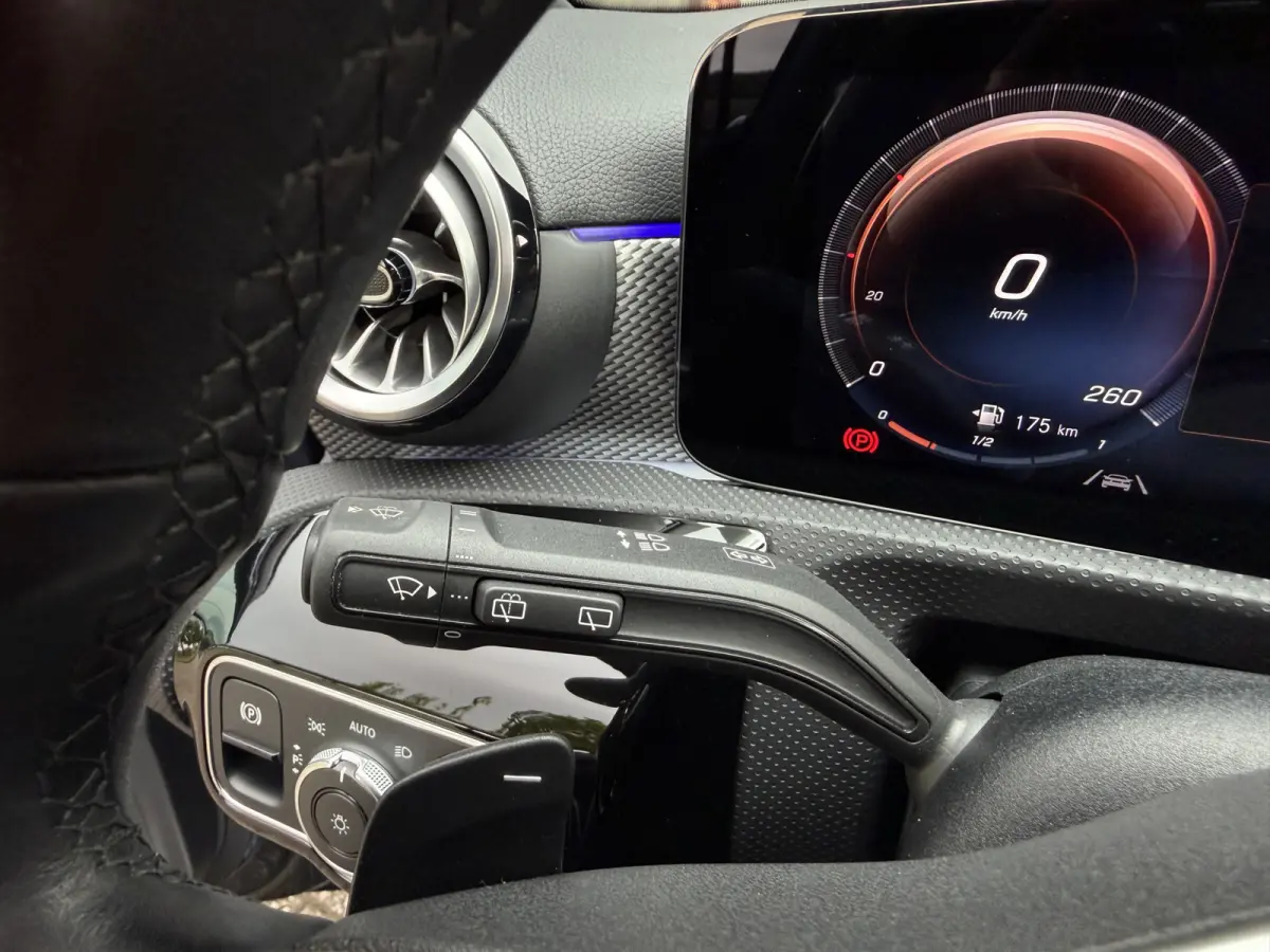 250 e Plug In Hybrid Business Solution Luxury / Keyless / Trekhaak (1.600KG) / Panodak / Camera / Elek. Stoelen /
