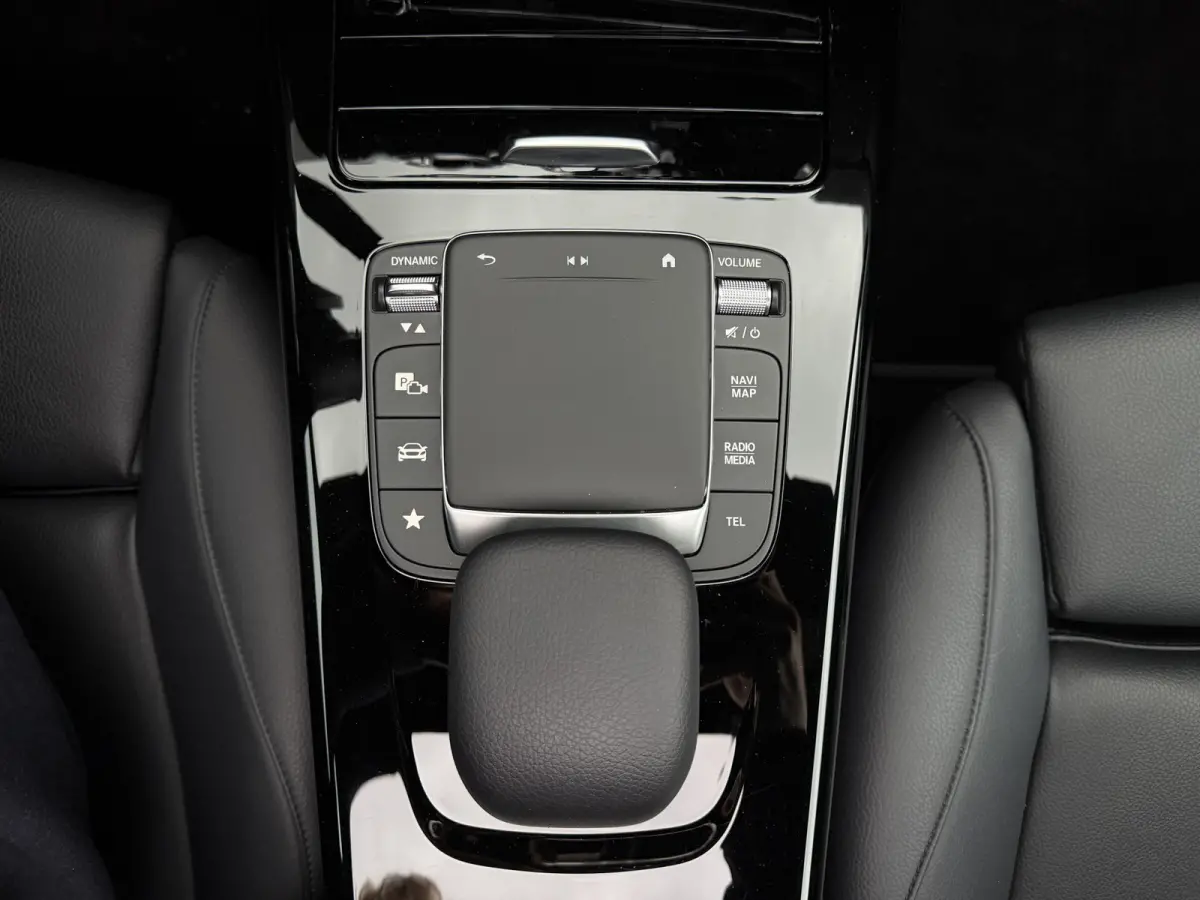250 e Plug In Hybrid Business Solution Luxury / Keyless / Trekhaak (1.600KG) / Panodak / Camera / Elek. Stoelen /