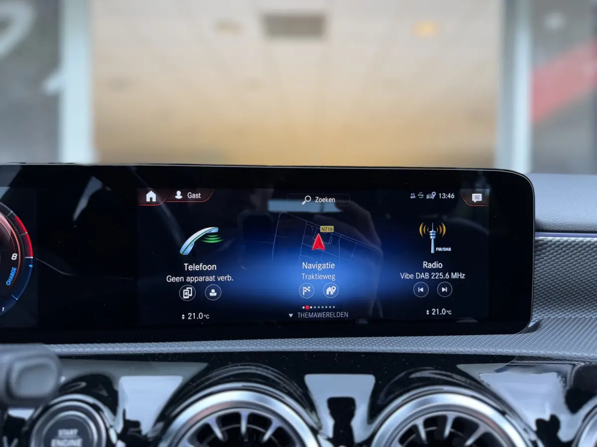 250 e Plug In Hybrid Business Solution Luxury / Keyless / Trekhaak (1.600KG) / Panodak / Camera / Elek. Stoelen /